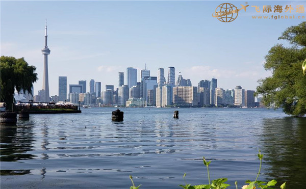 湖对面的城市