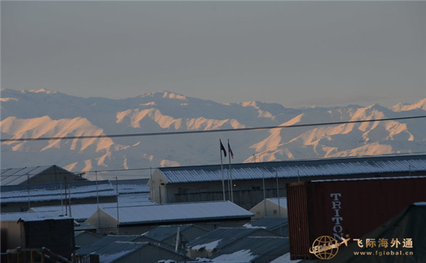 雪山附近的房屋