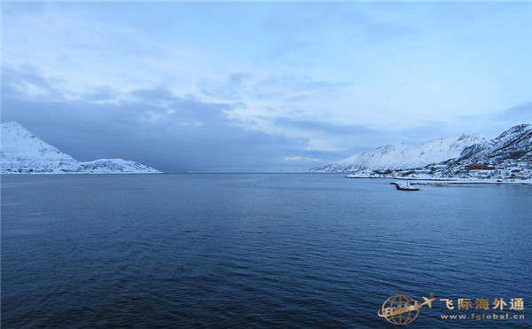 雪山和湖泊
