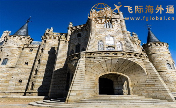 带台阶的高楼建筑